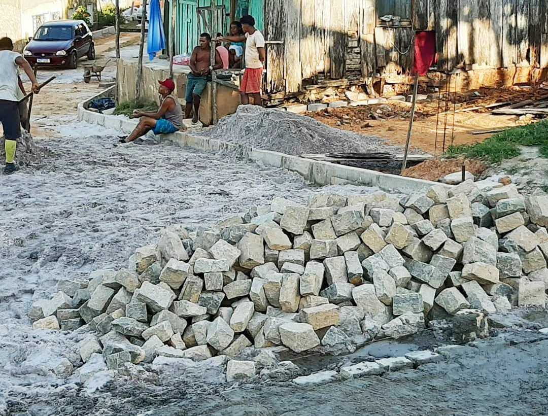 Camacã: Prefeitura reinicia o calçamento da Rua da Jaqueira